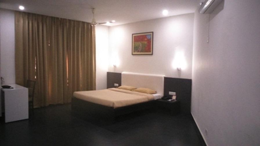 Veena Regency Hotel Chas ภายนอก รูปภาพ